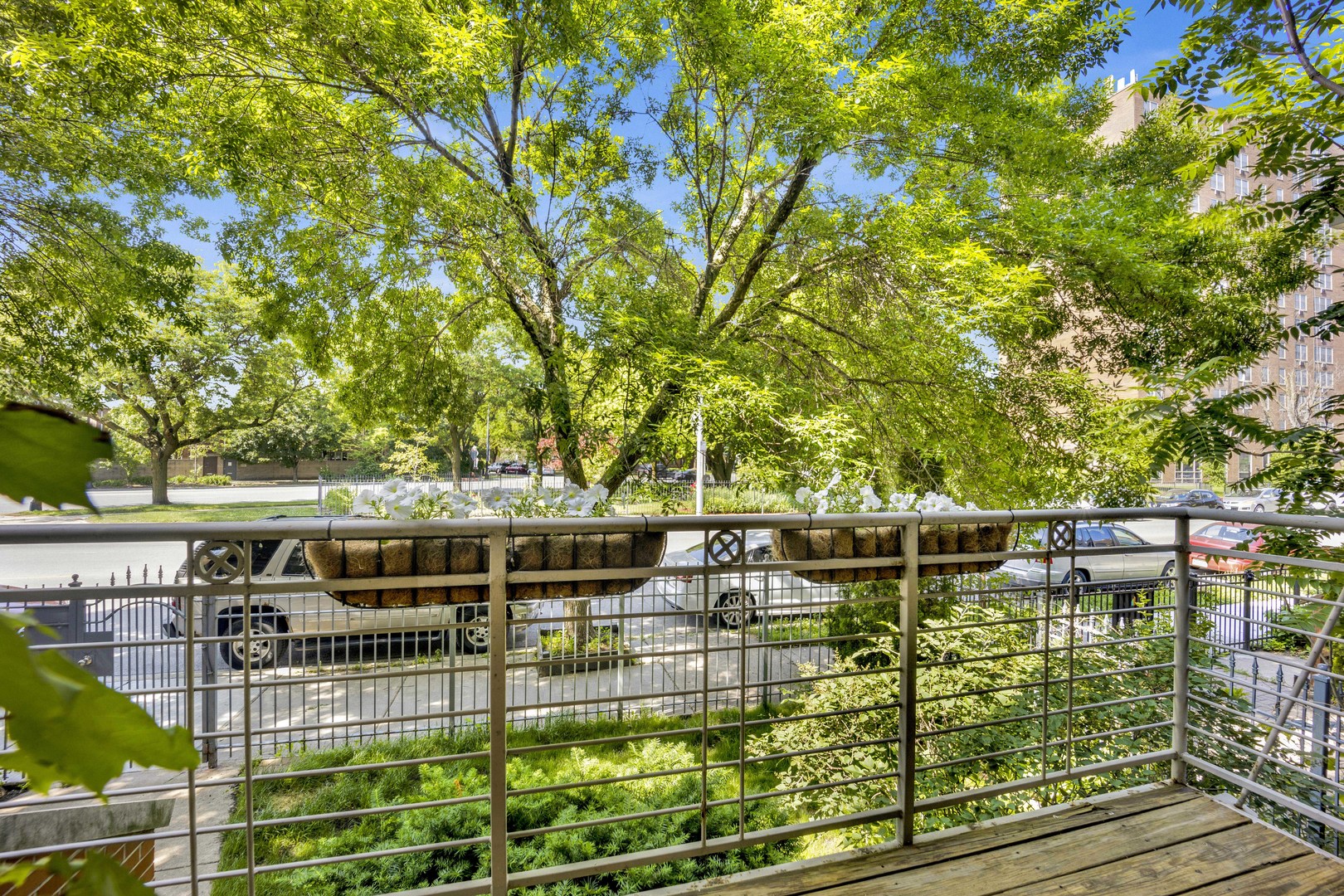 6025 N Ridge Avenue Unit: 1W
