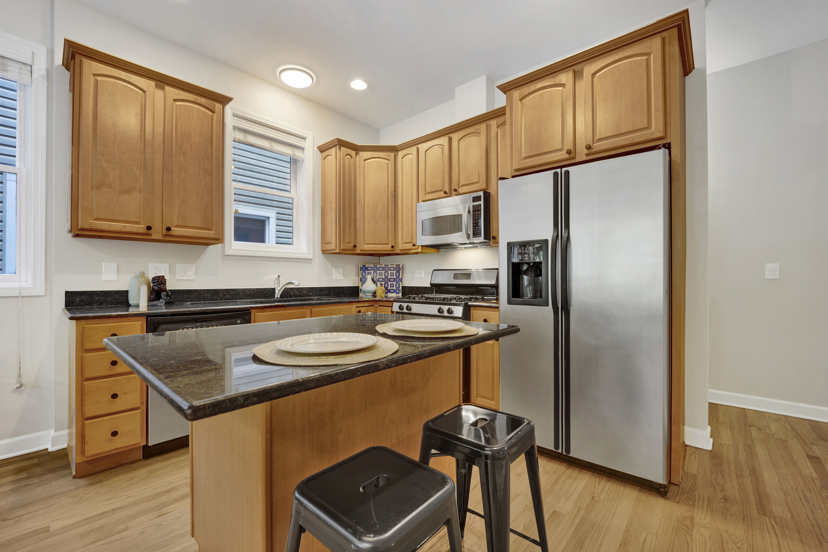 6025 N Ridge Avenue Unit: 1W
