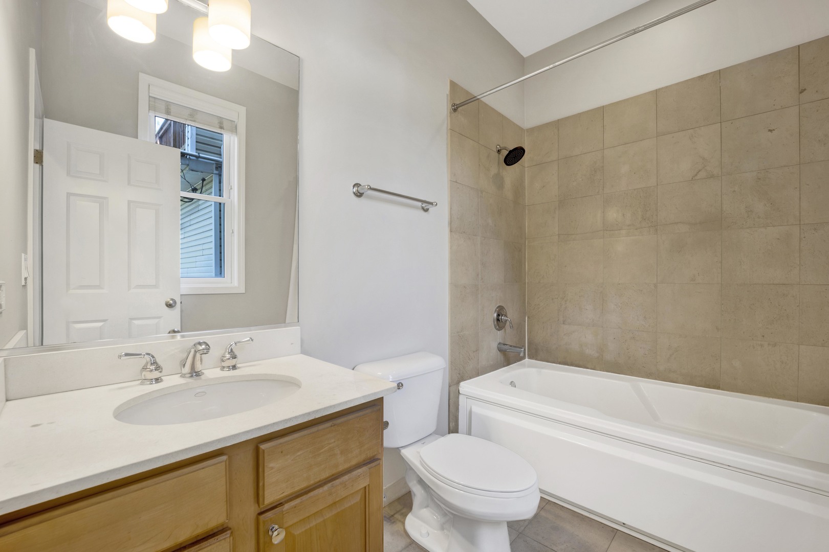 6025 N Ridge Avenue Unit: 1W