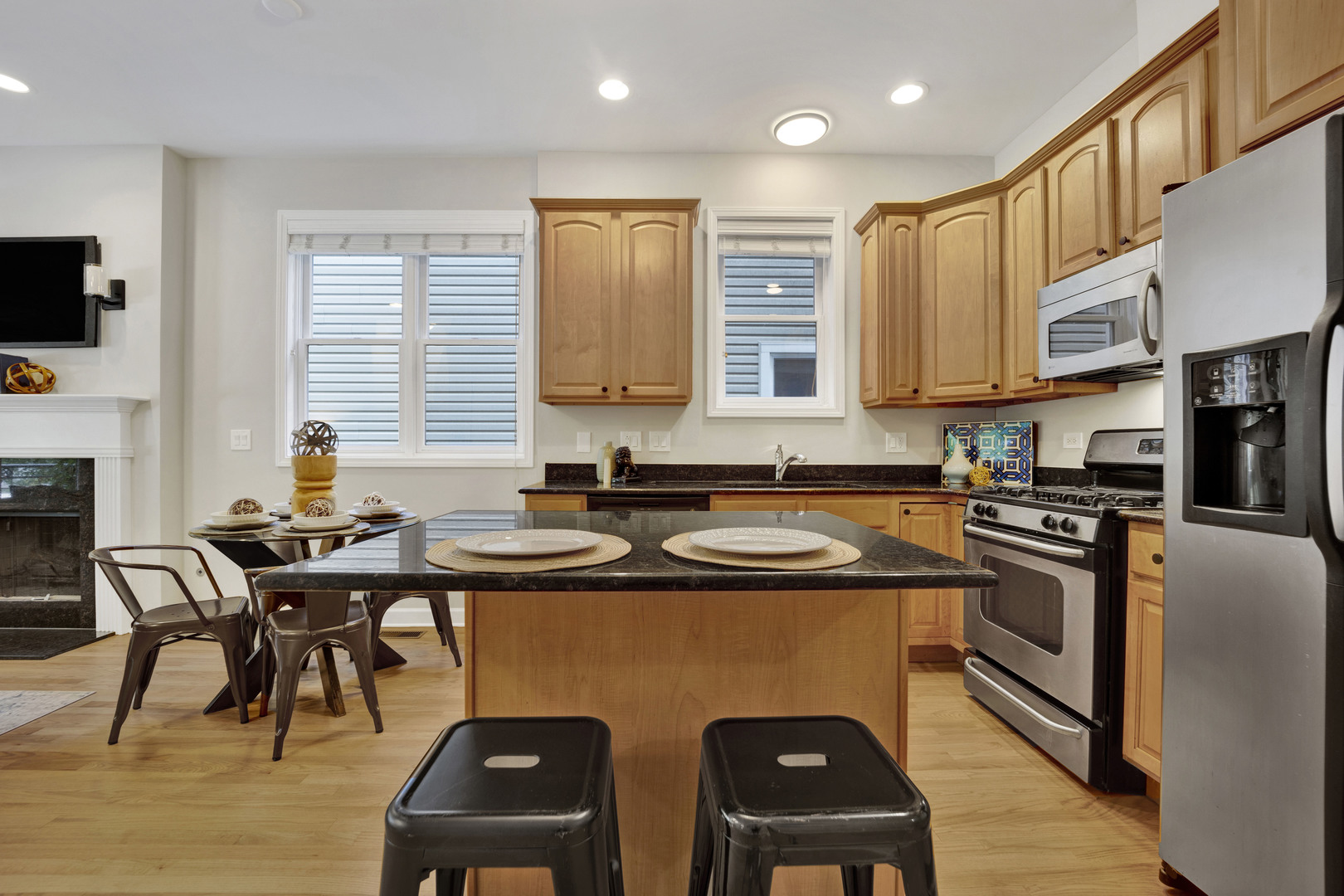 6025 N Ridge Avenue Unit: 1W