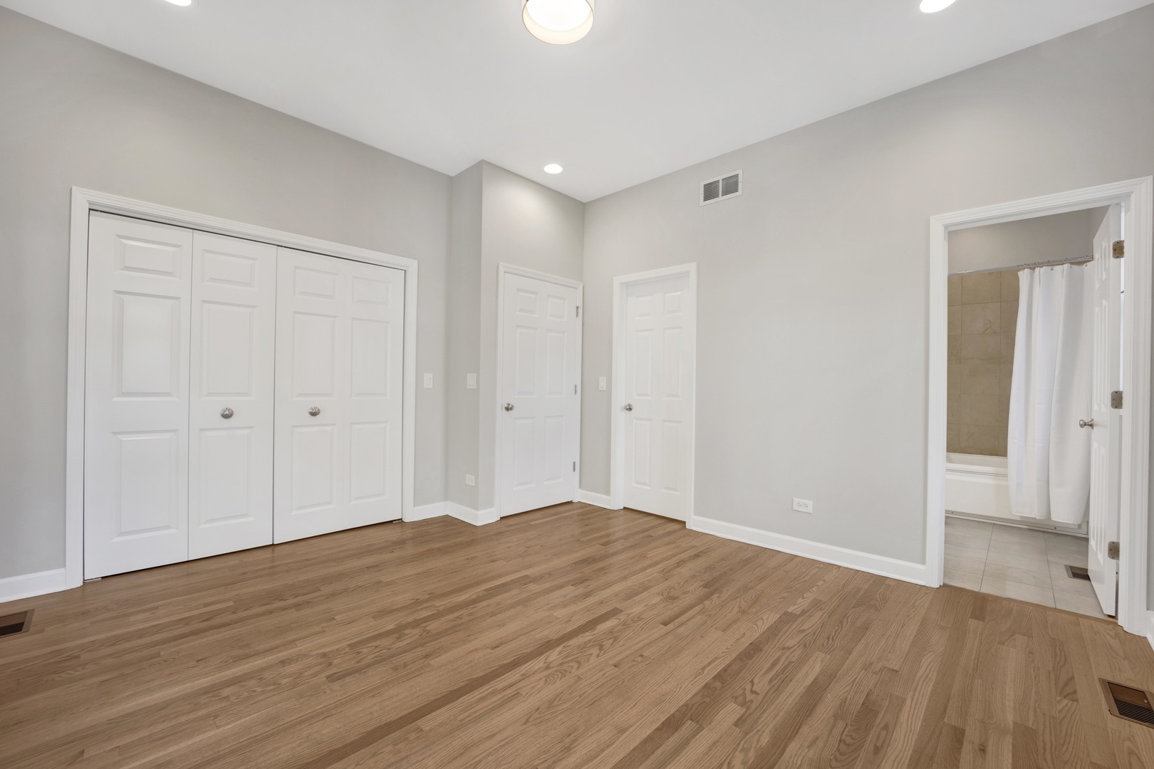 6025 N Ridge Avenue Unit: 1W