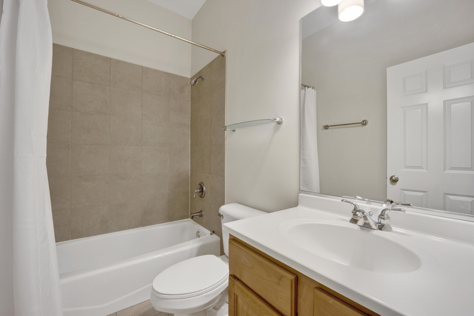 6025 N Ridge Avenue Unit: 1W