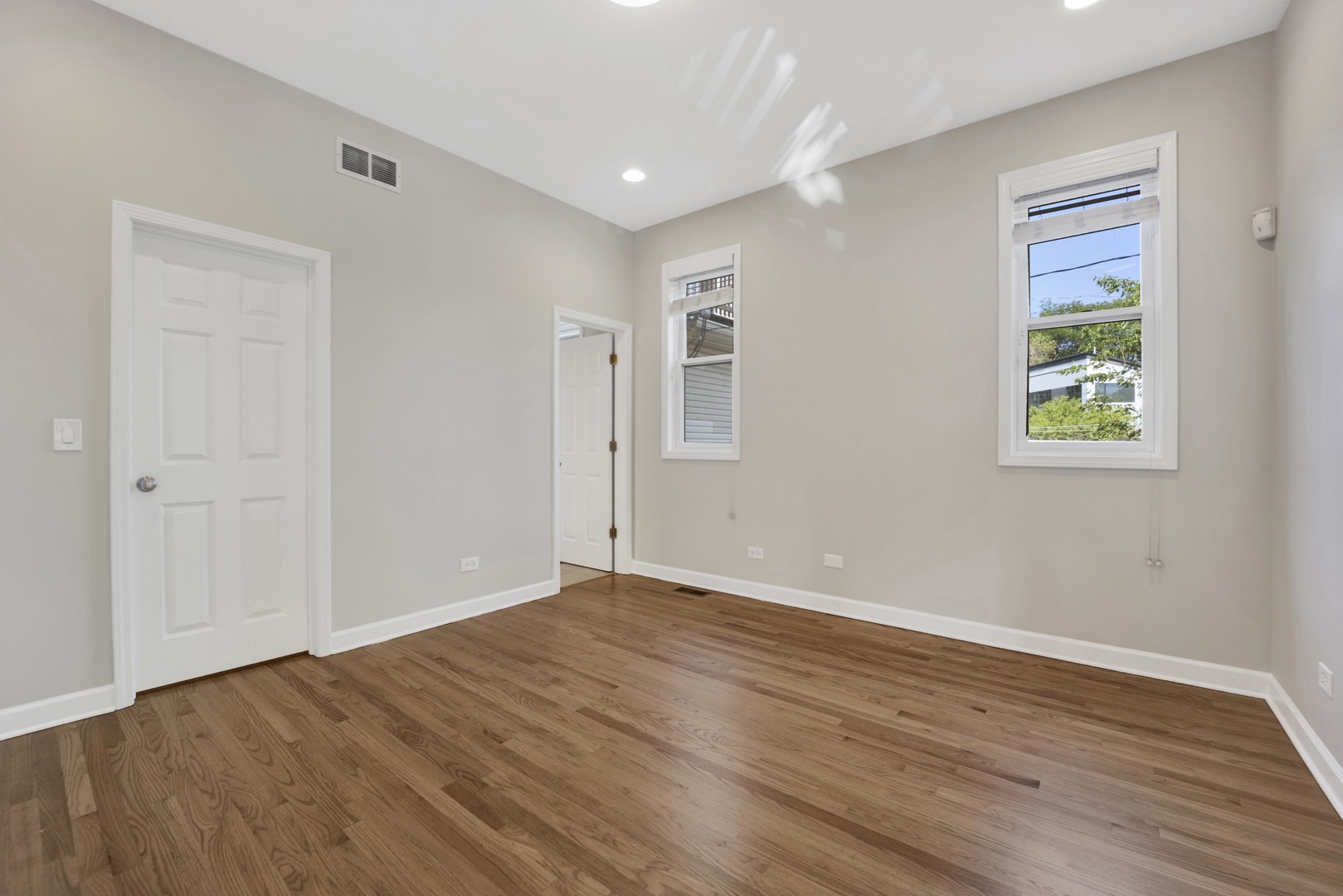 6025 N Ridge Avenue Unit: 1W