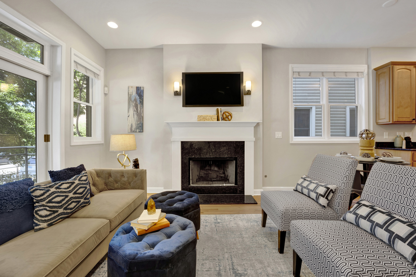 6025 N Ridge Avenue Unit: 1W