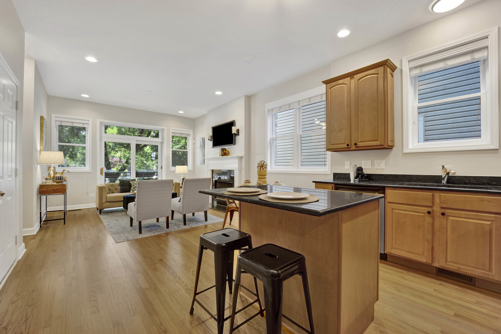 6025 N Ridge Avenue Unit: 1W