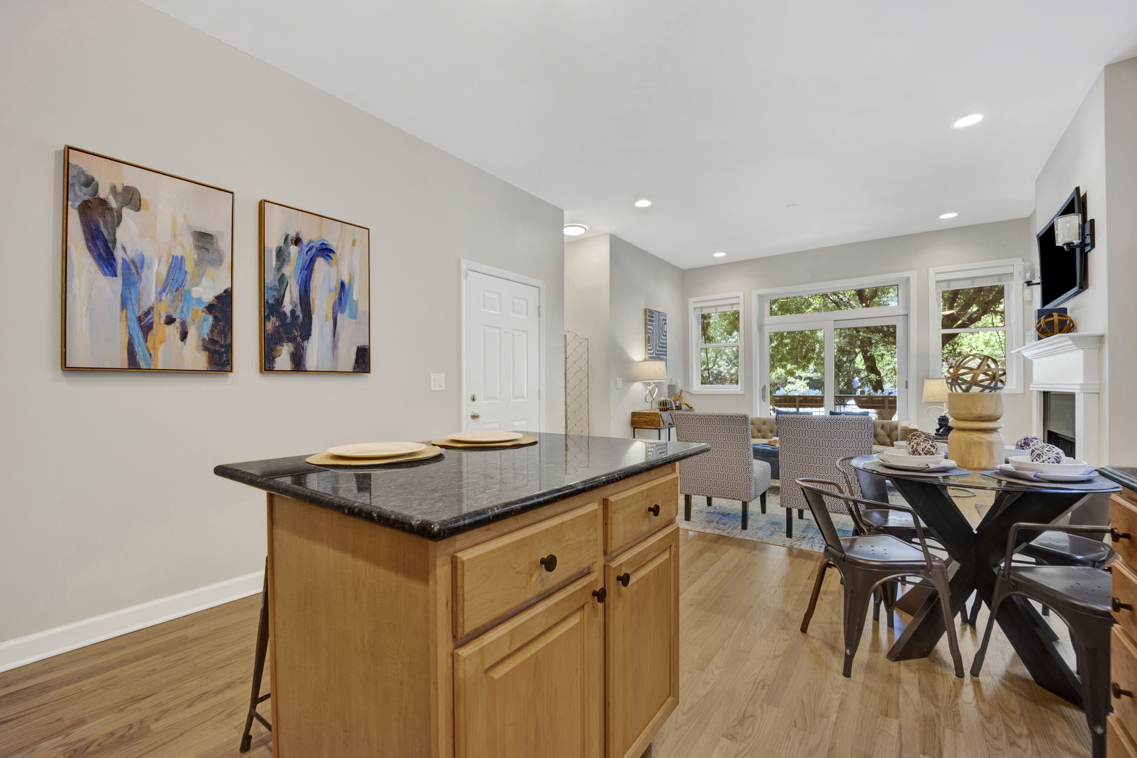 6025 N Ridge Avenue Unit: 1W