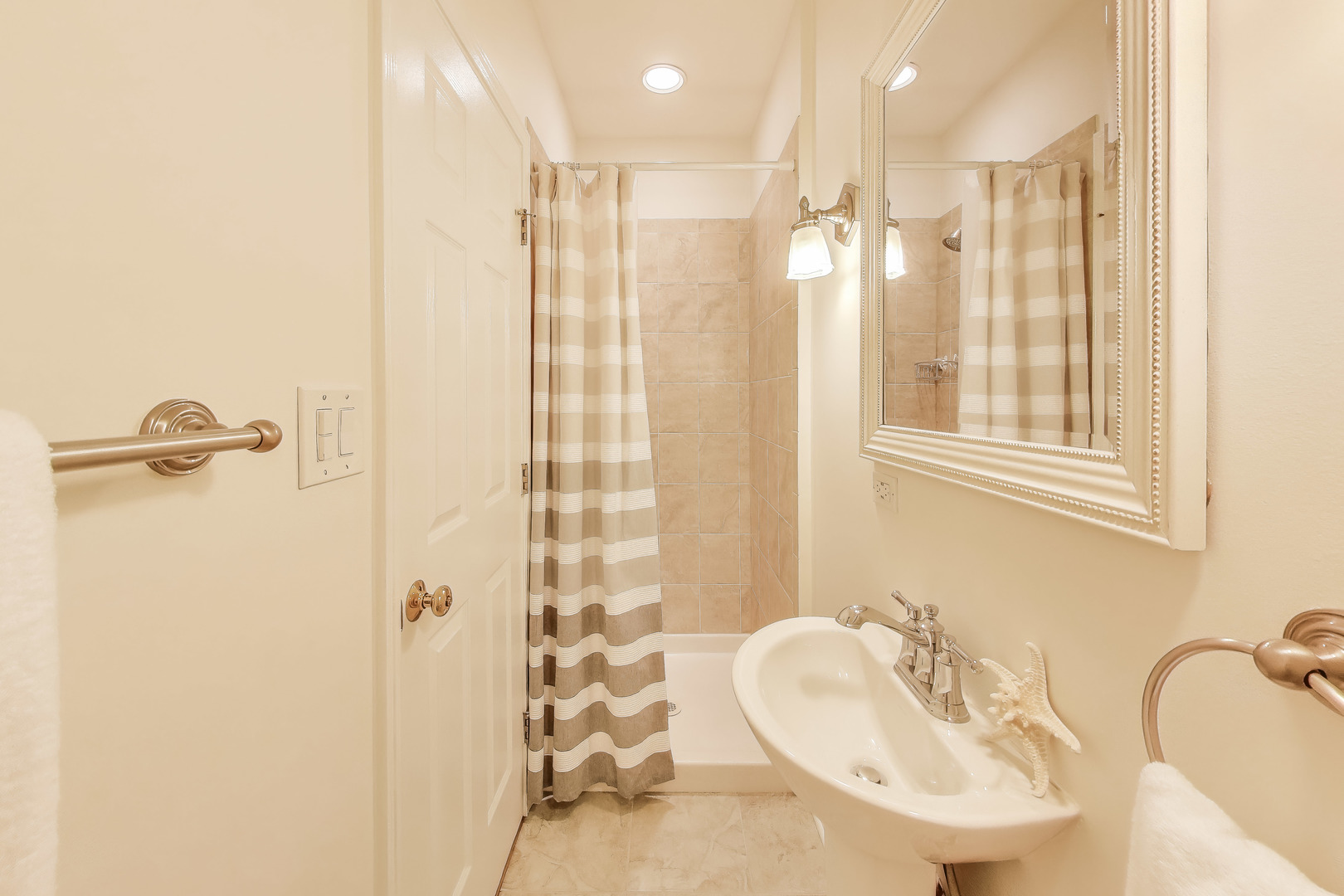 1326 W Belmont Avenue Unit: 1E