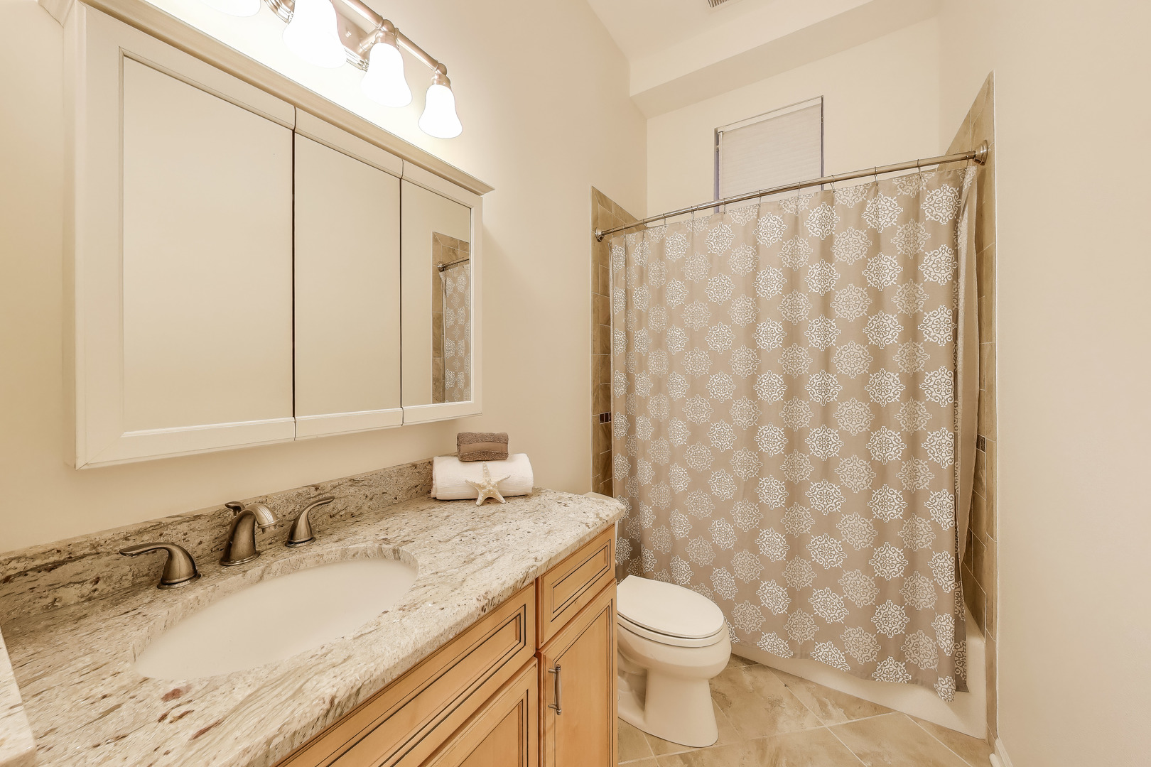 1326 W Belmont Avenue Unit: 1E