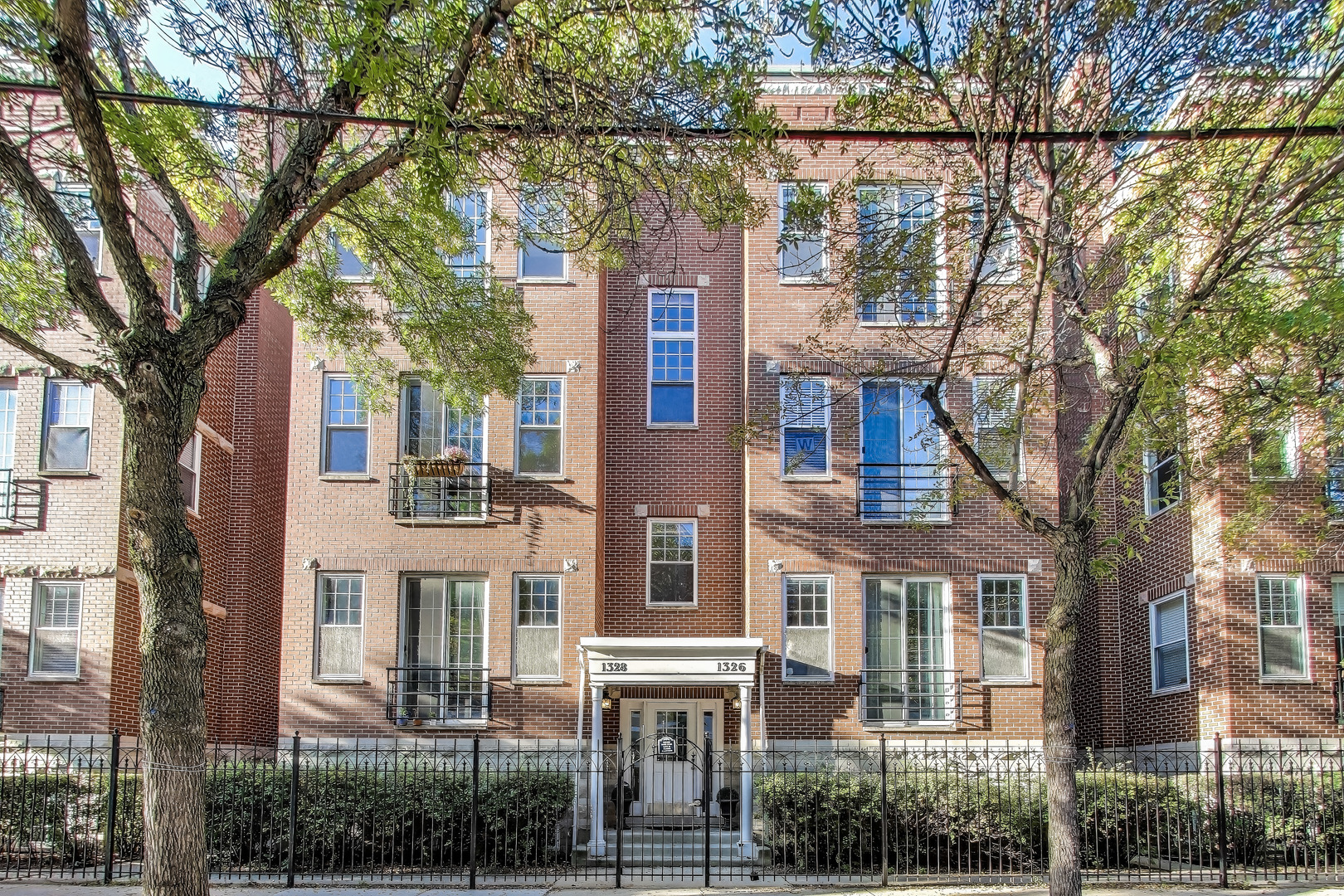 1326 W Belmont Avenue Unit: 1E