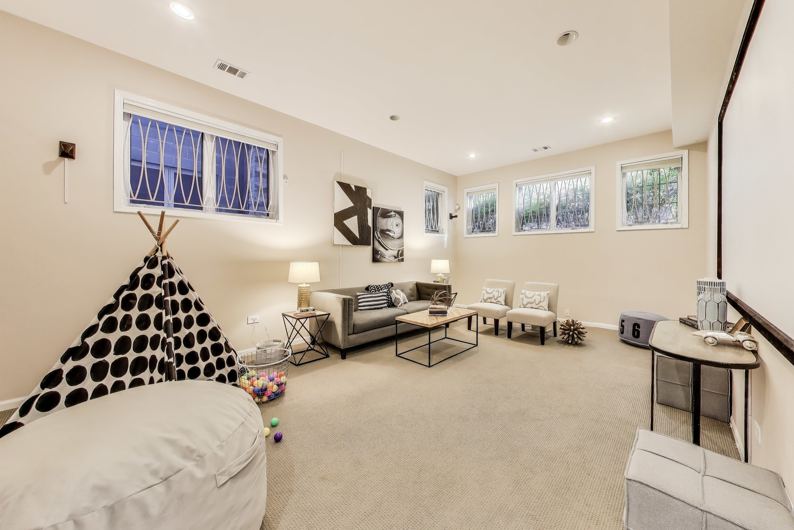 1326 W Belmont Avenue Unit: 1E