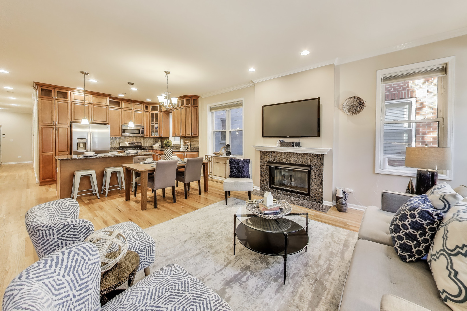 1326 W Belmont Avenue Unit: 1E