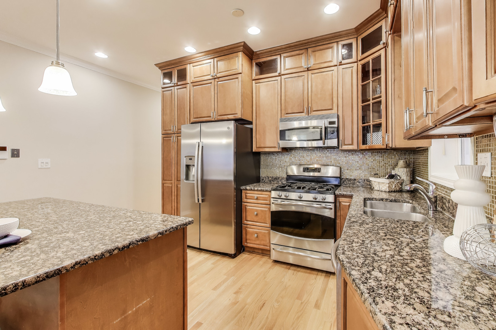 1326 W Belmont Avenue Unit: 1E
