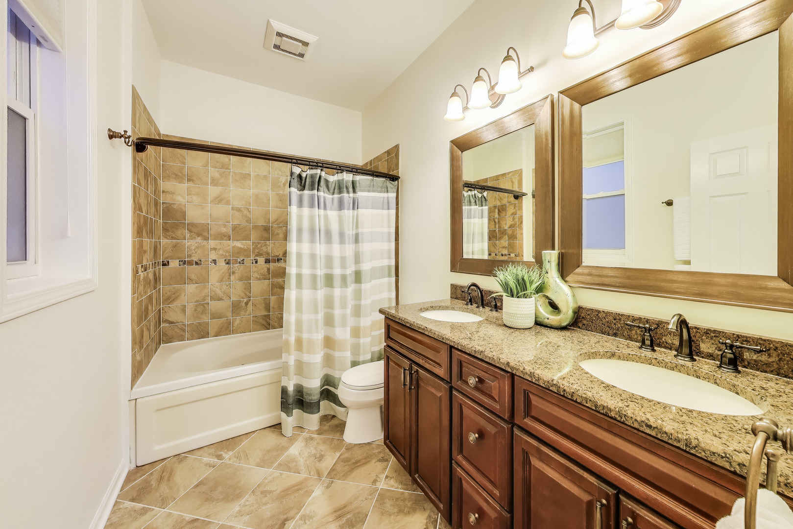 1326 W Belmont Avenue Unit: 1E
