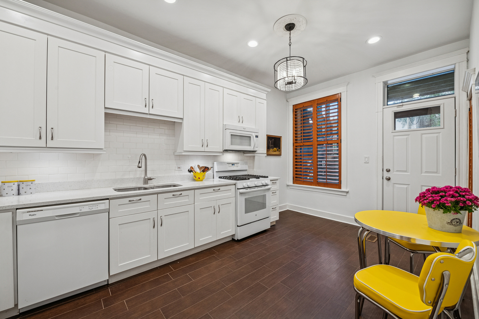 3826 N FREMONT Street Unit: 1N