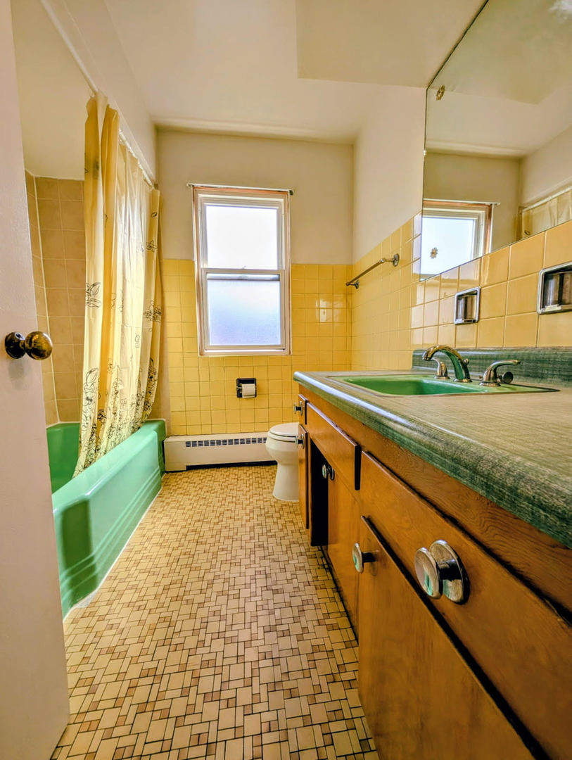 5615 N KIMBALL Avenue Unit: 2