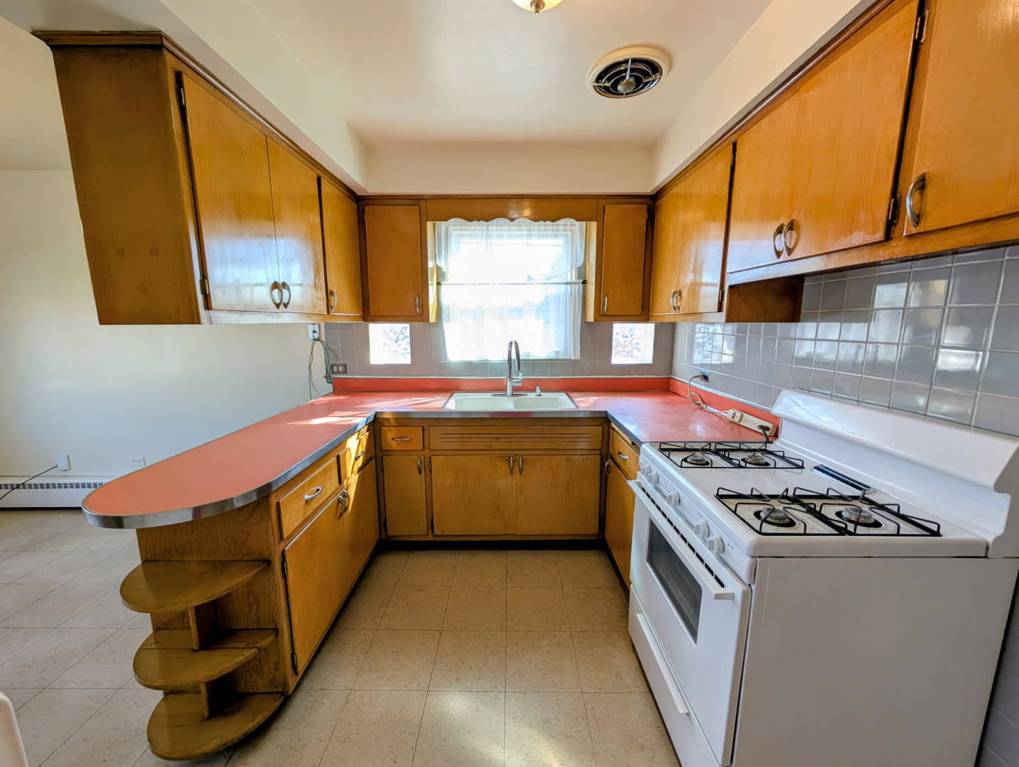 5615 N KIMBALL Avenue Unit: 2