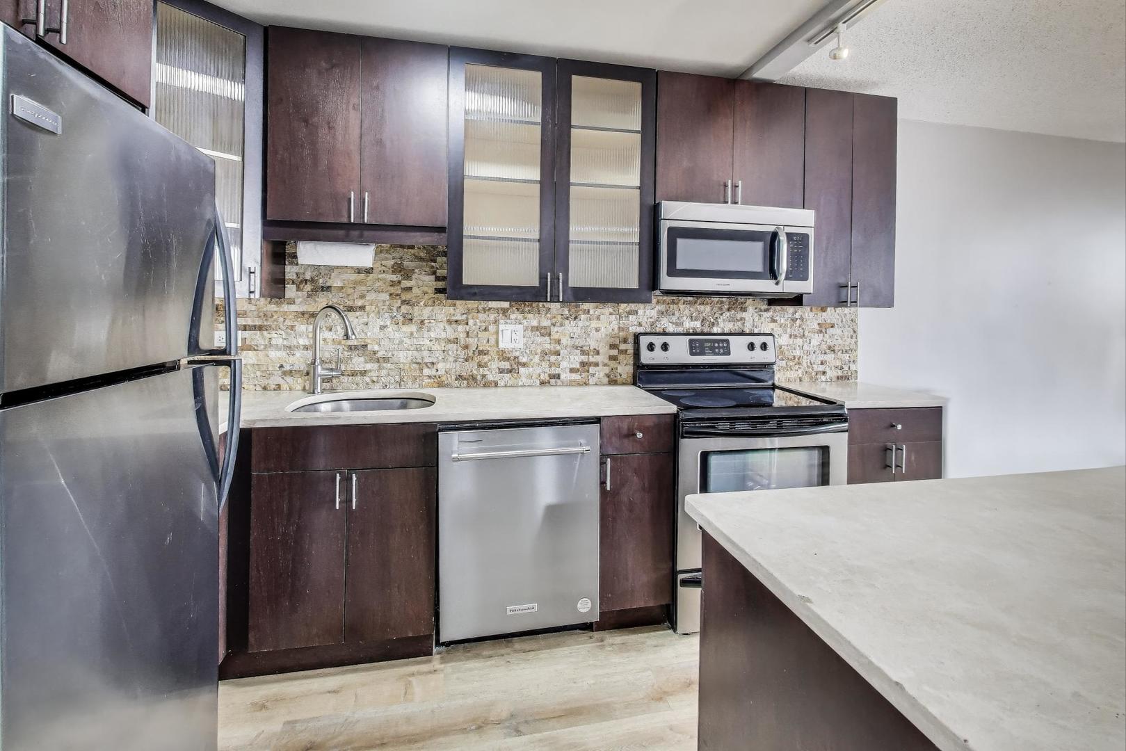 2930 N SHERIDAN Road Unit: 2111