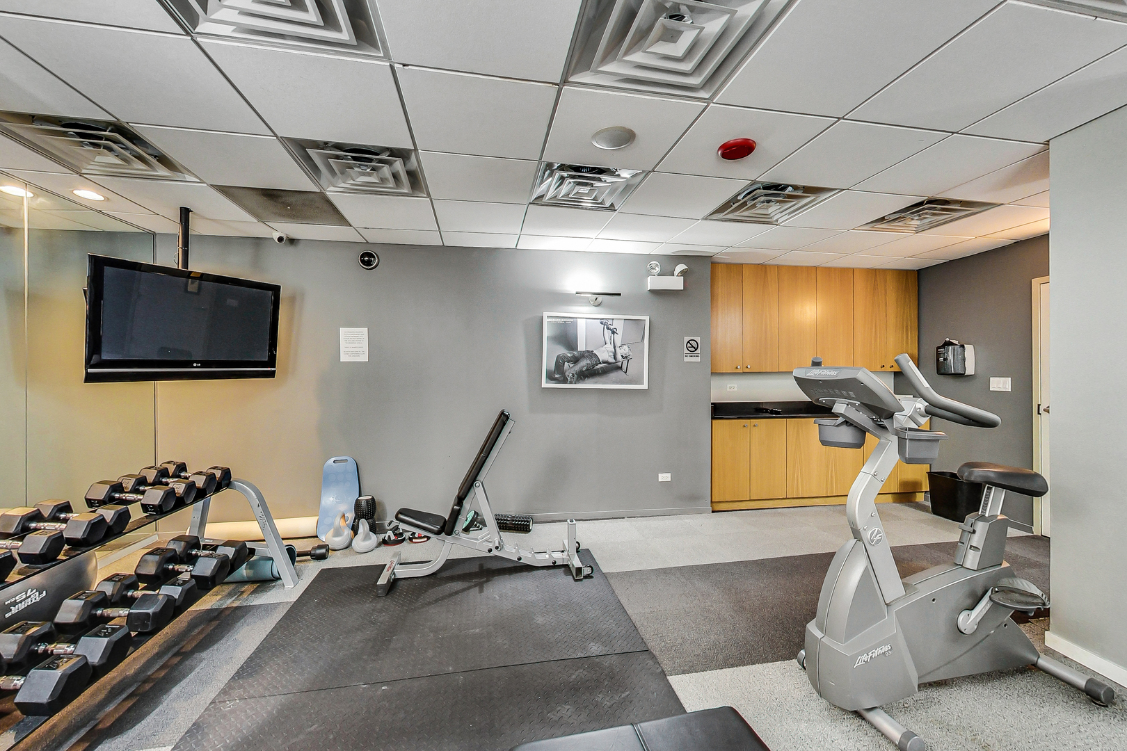 2930 N SHERIDAN Road Unit: 2111