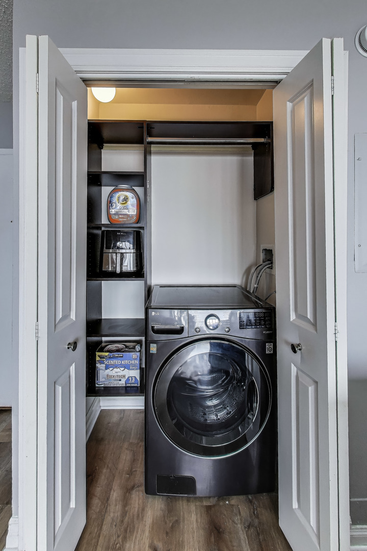 2930 N SHERIDAN Road Unit: 2111