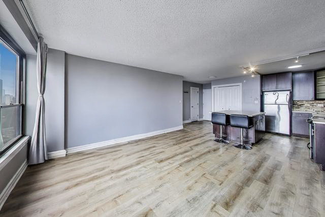2930 N SHERIDAN Road Unit: 2111