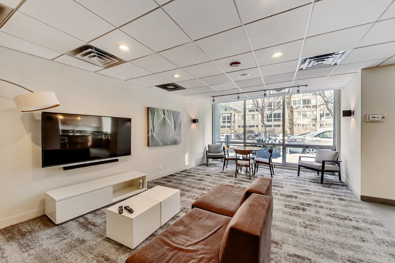 2930 N SHERIDAN Road Unit: 2111