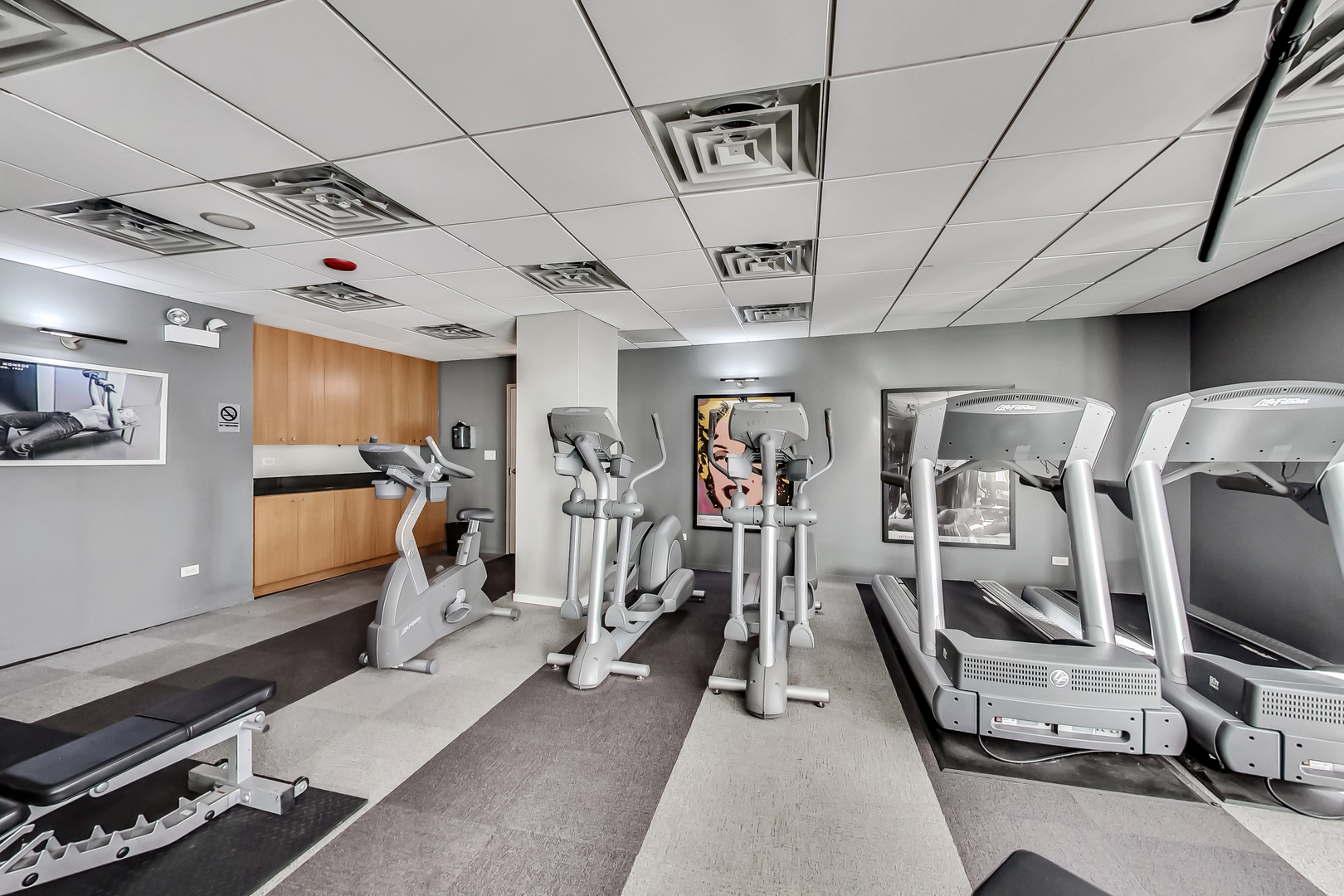 2930 N SHERIDAN Road Unit: 2111