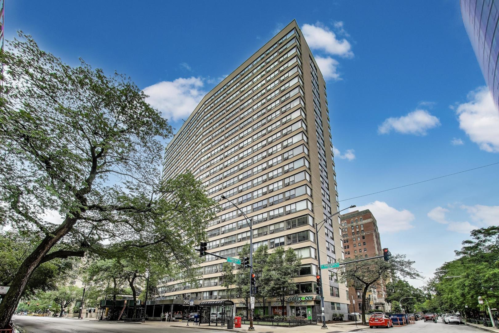 2930 N SHERIDAN Road Unit: 2111