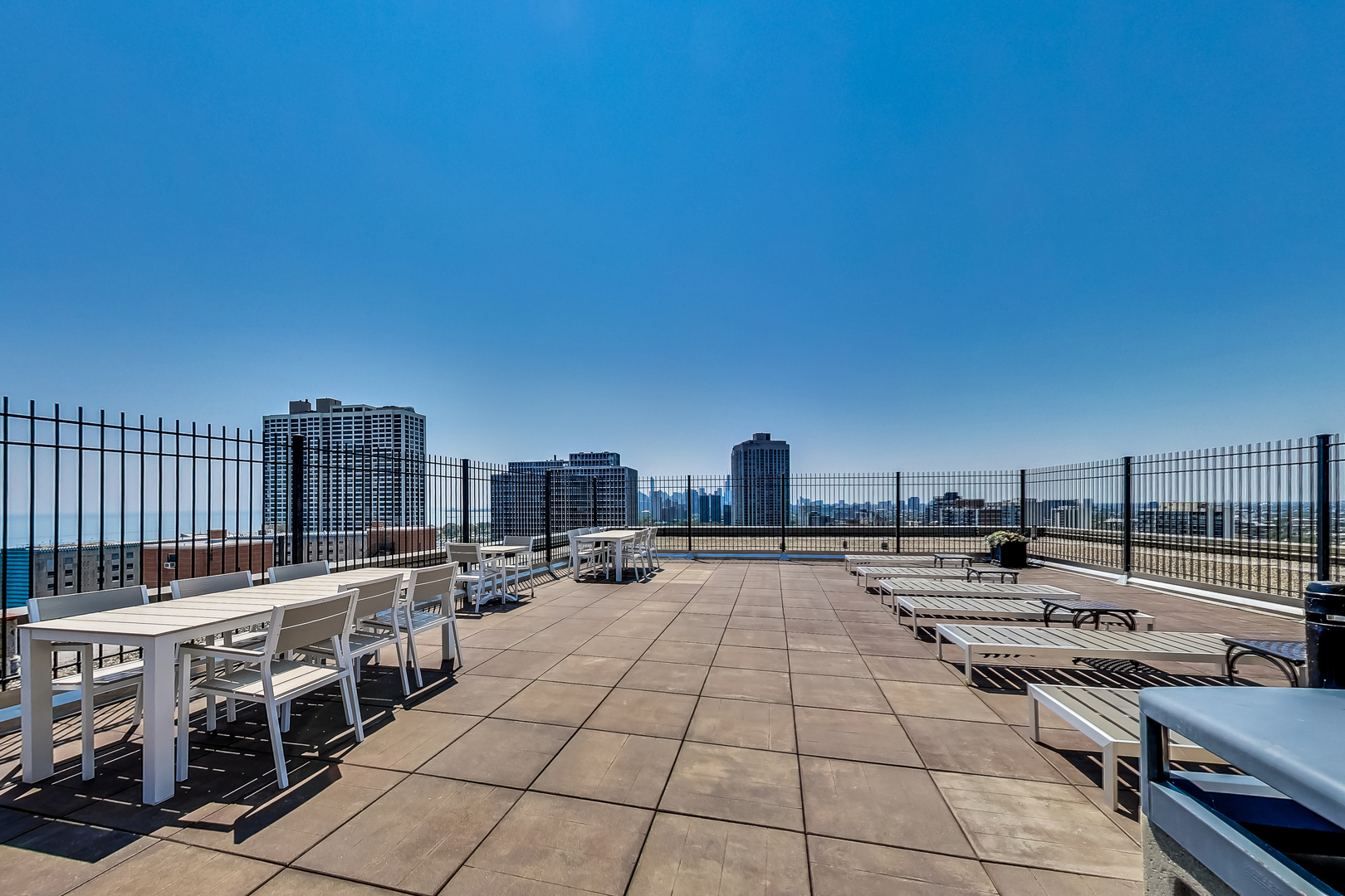 2930 N SHERIDAN Road Unit: 2111