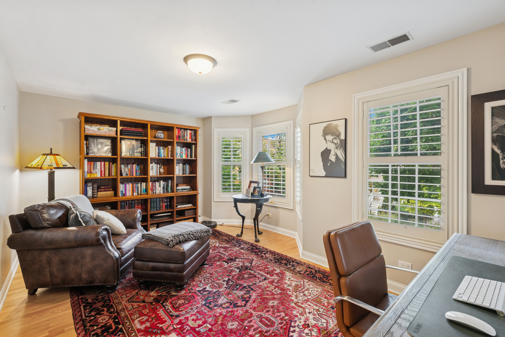 2461 W PENSACOLA Avenue