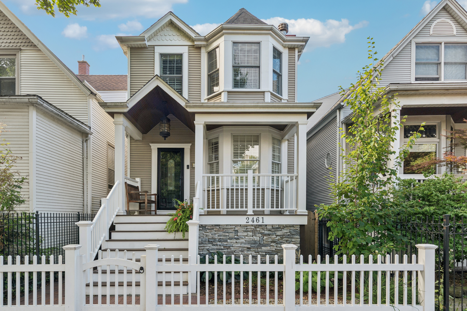 2461 W PENSACOLA Avenue