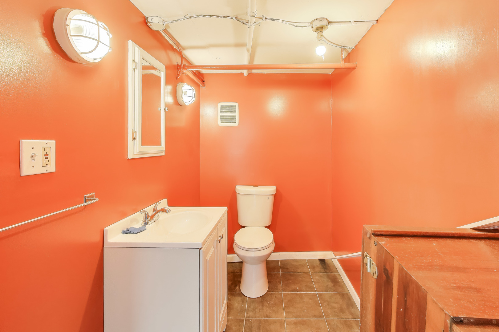5501 W BYRON Street