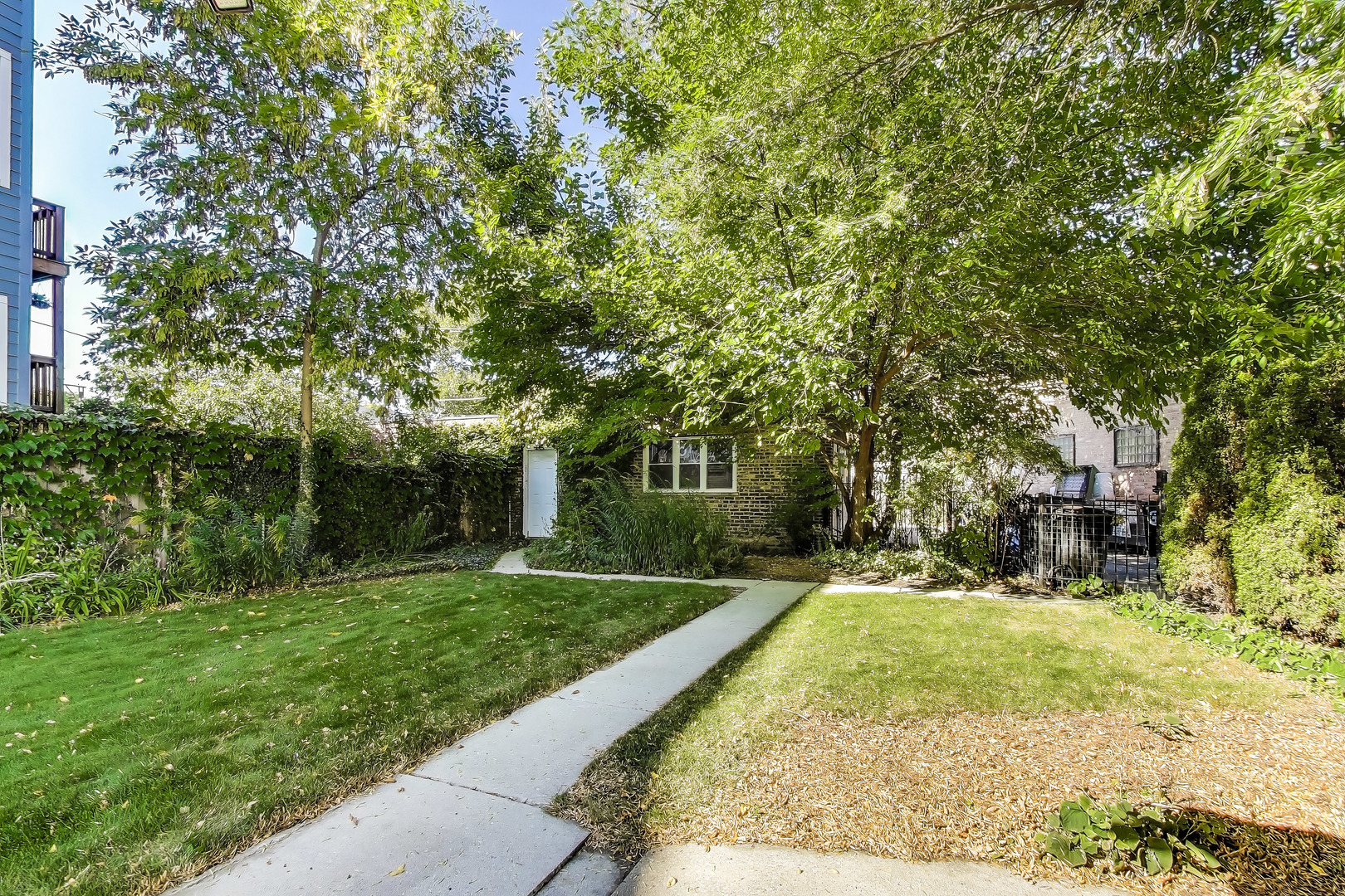 2522 W Winnemac Avenue