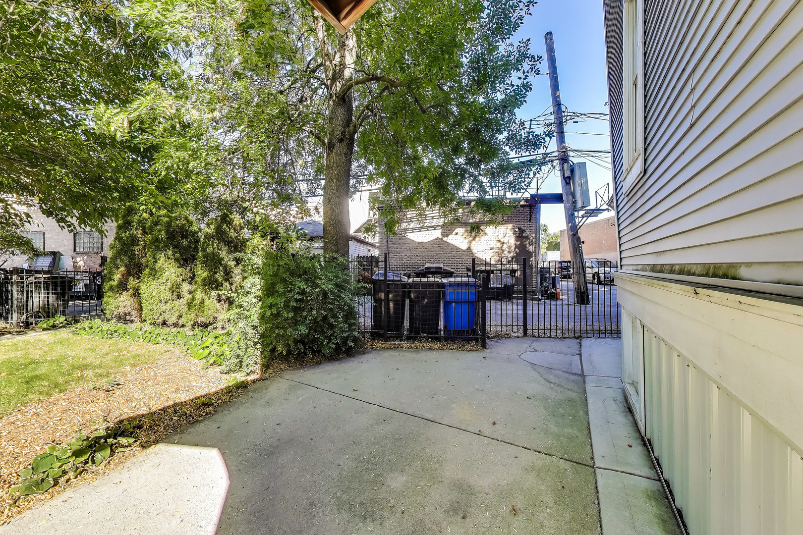 2522 W Winnemac Avenue