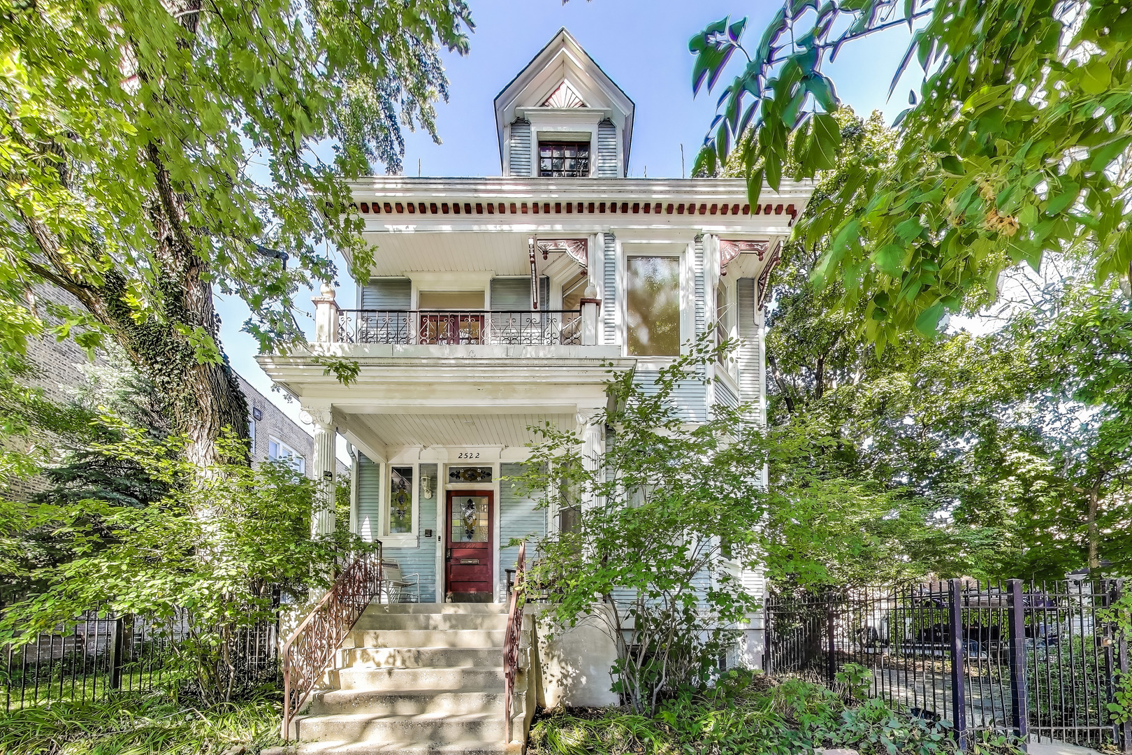 2522 W Winnemac Avenue