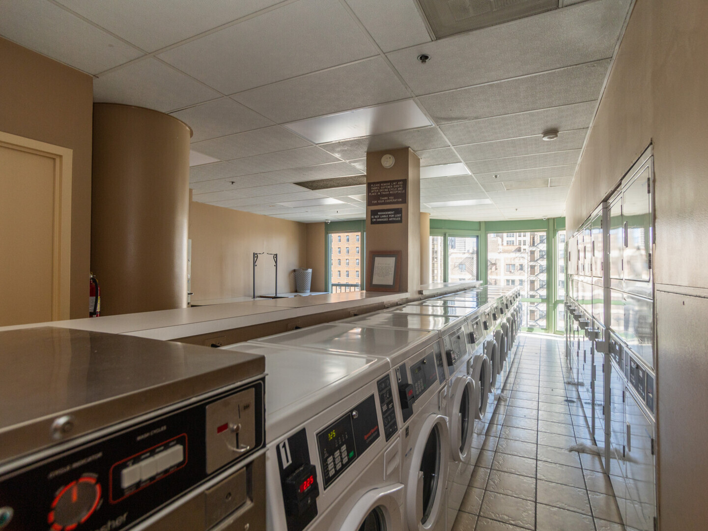 111 W MAPLE Street Unit: 3207