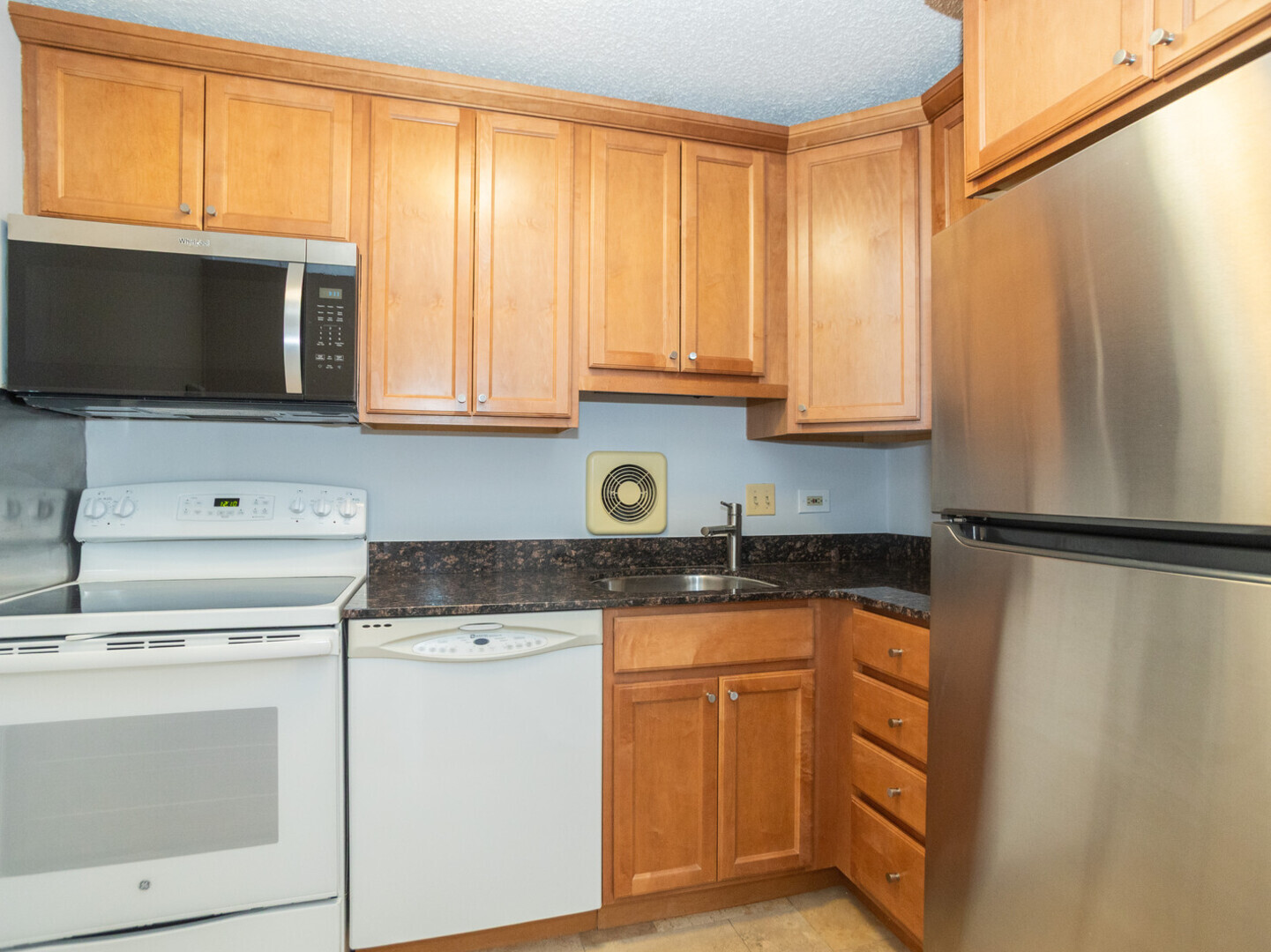 111 W MAPLE Street Unit: 3207