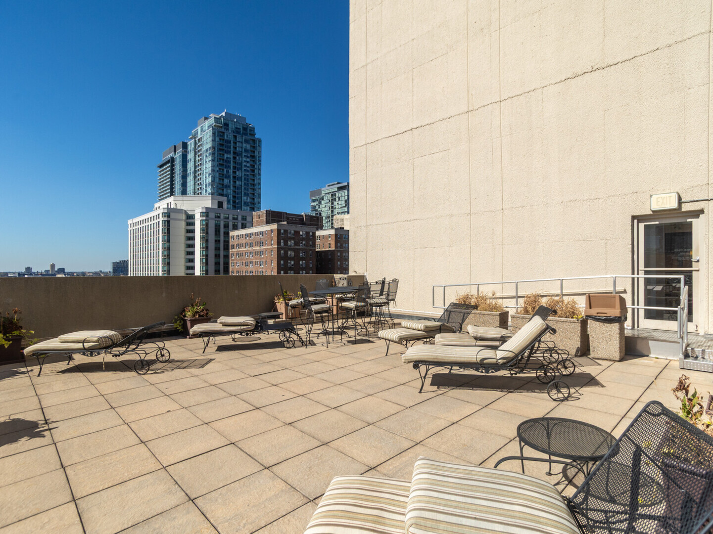 111 W MAPLE Street Unit: 3207