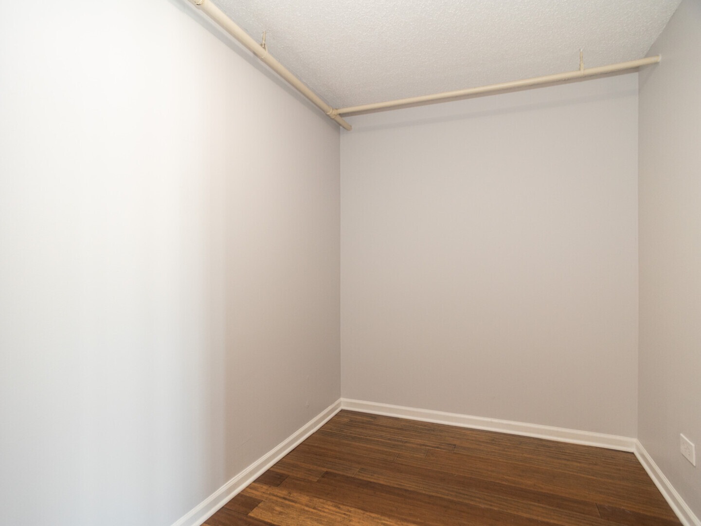 111 W MAPLE Street Unit: 3207