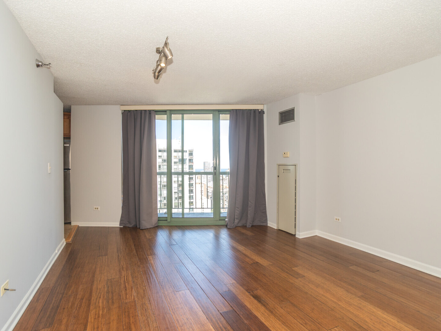 111 W MAPLE Street Unit: 3207