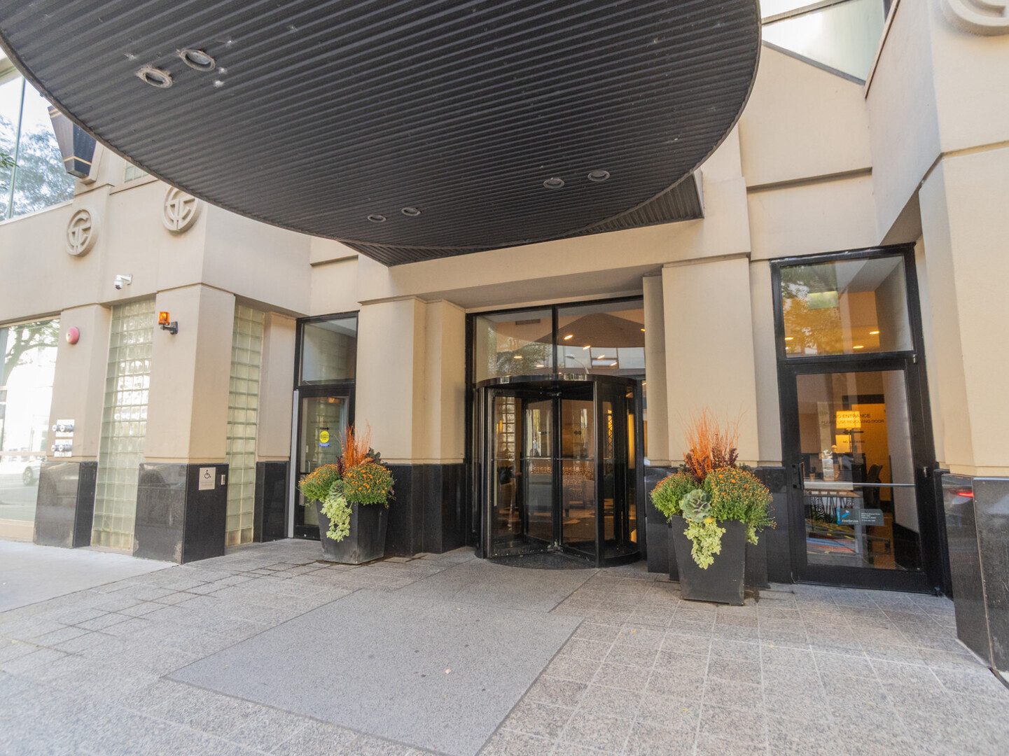 111 W MAPLE Street Unit: 3207