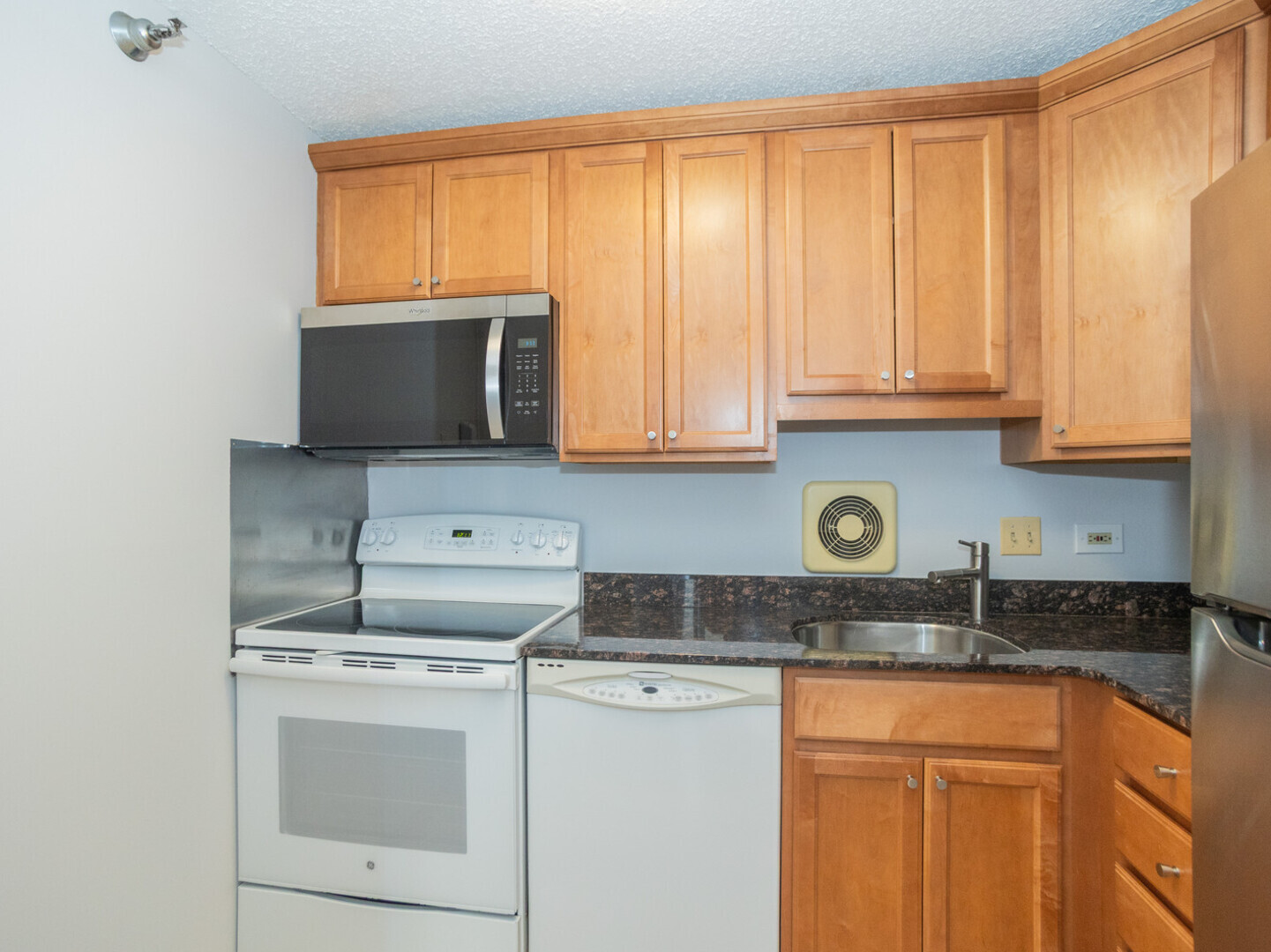 111 W MAPLE Street Unit: 3207