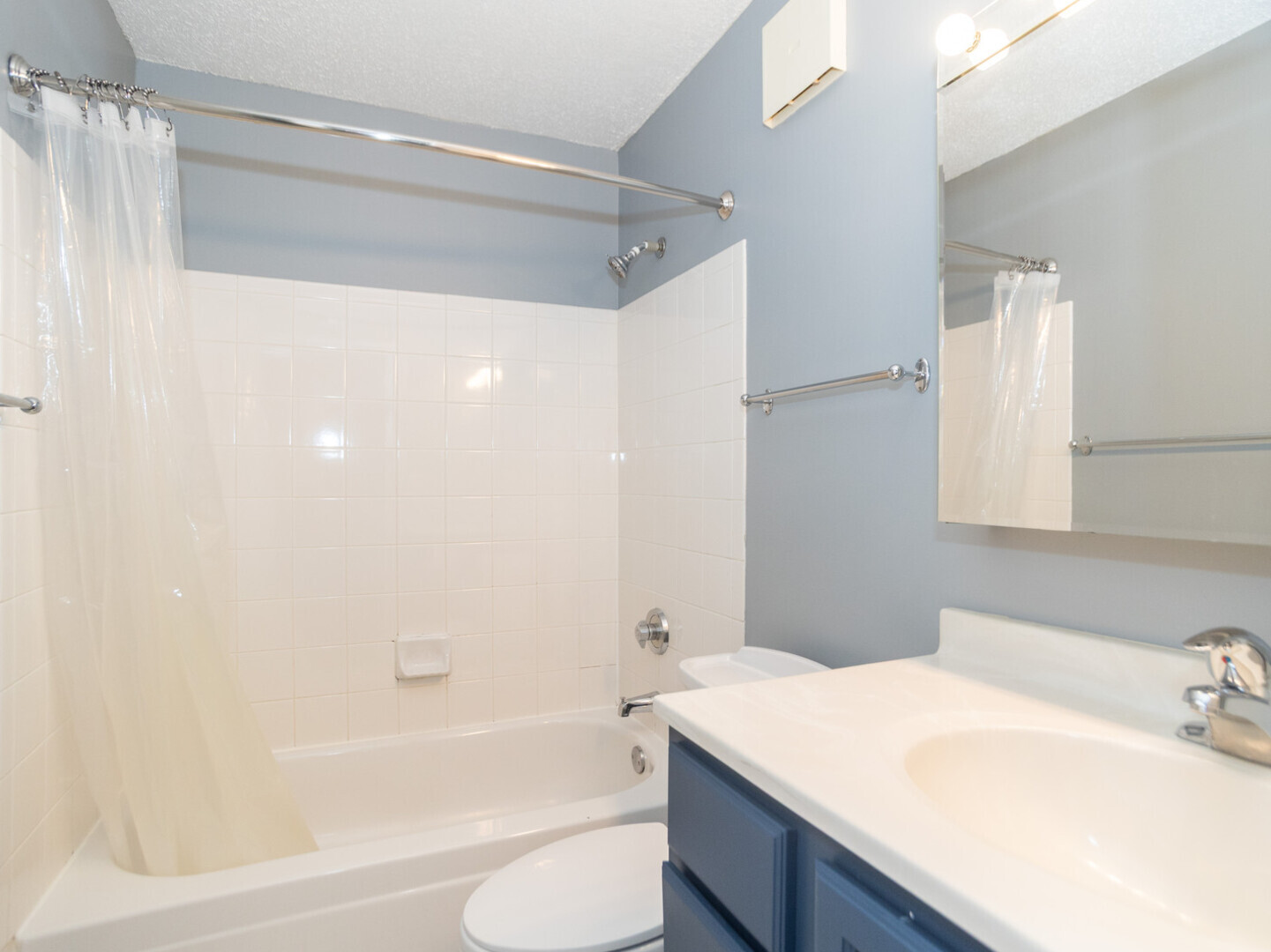 111 W MAPLE Street Unit: 3207