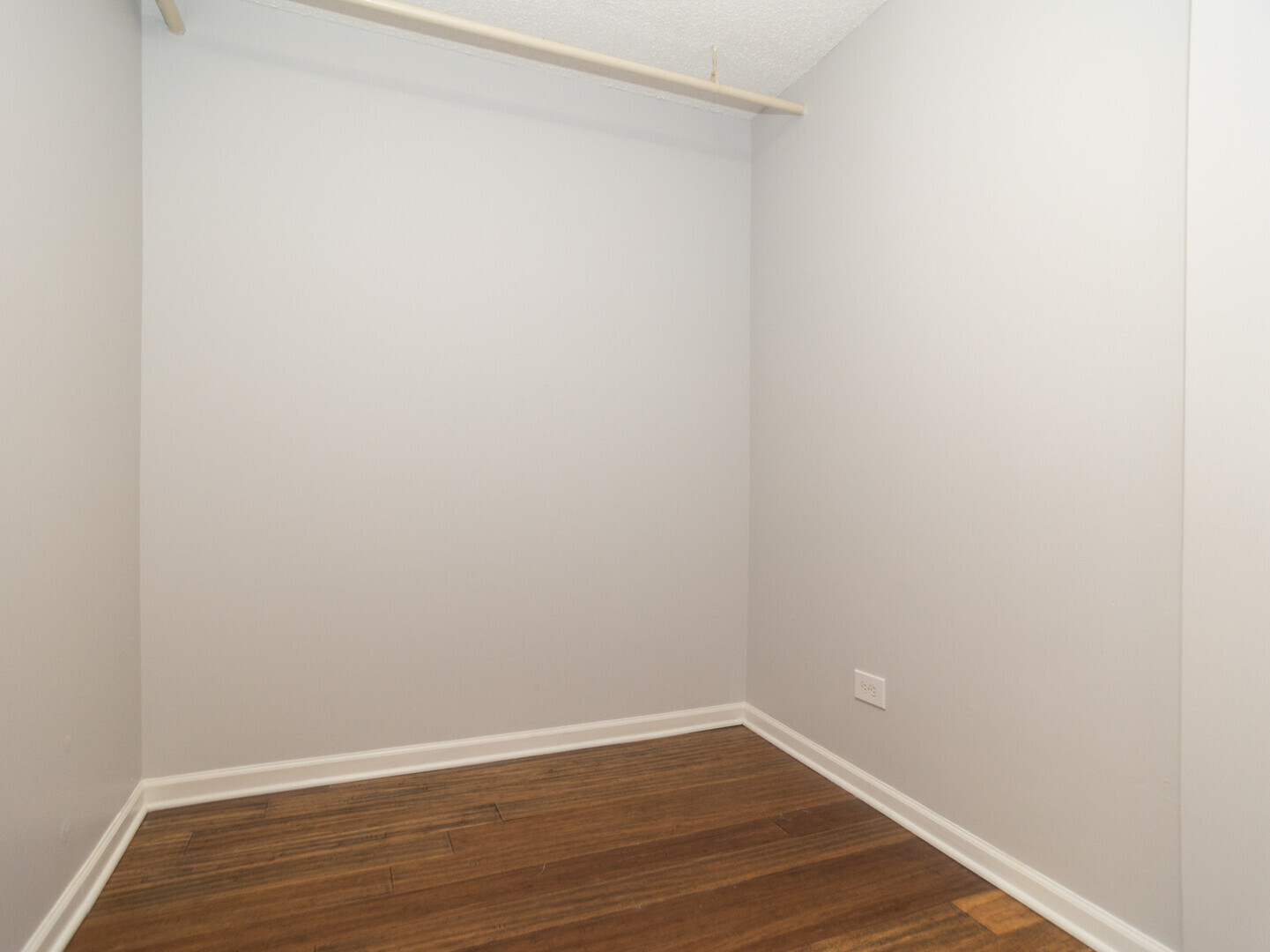 111 W MAPLE Street Unit: 3207