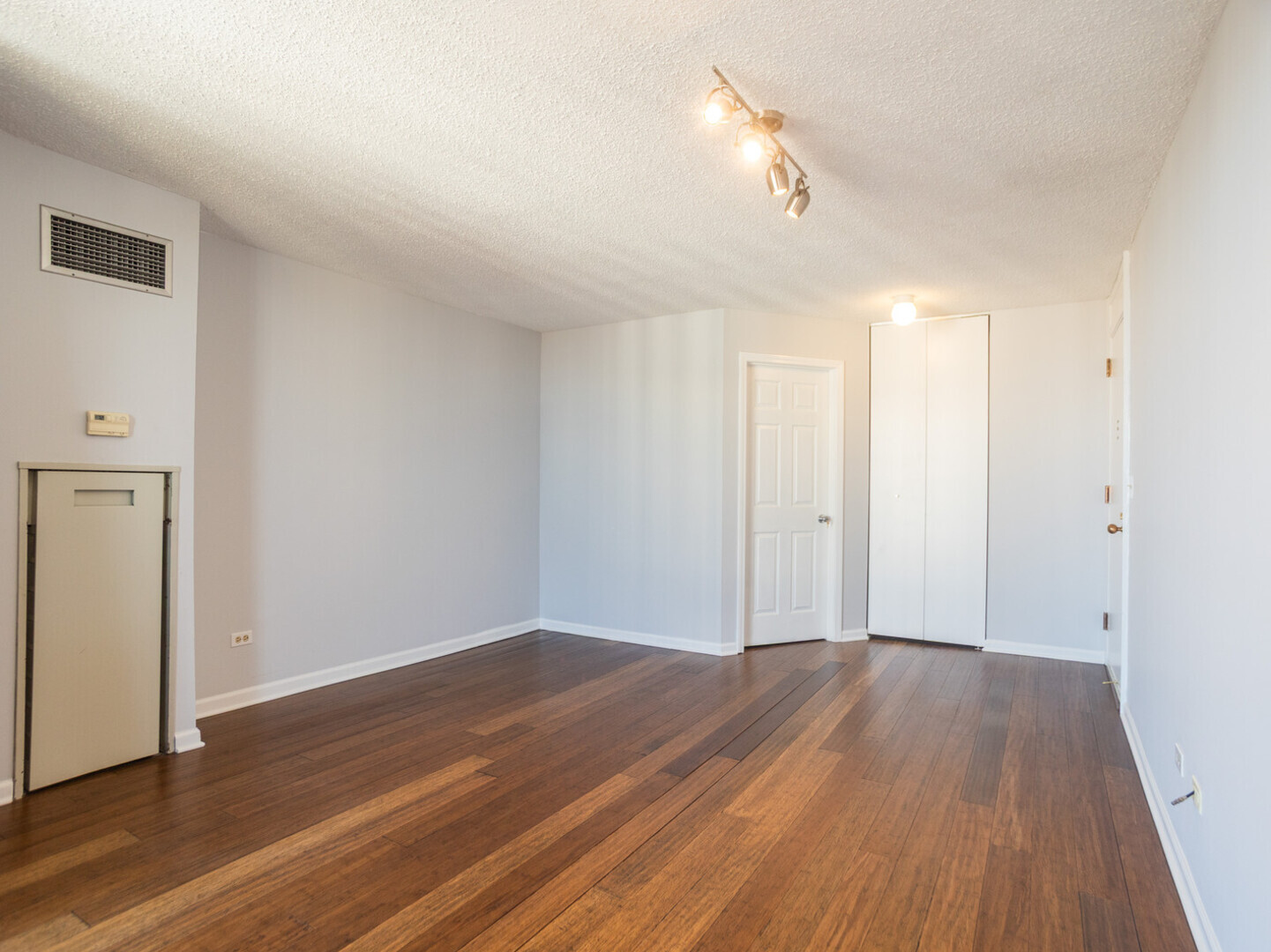 111 W MAPLE Street Unit: 3207