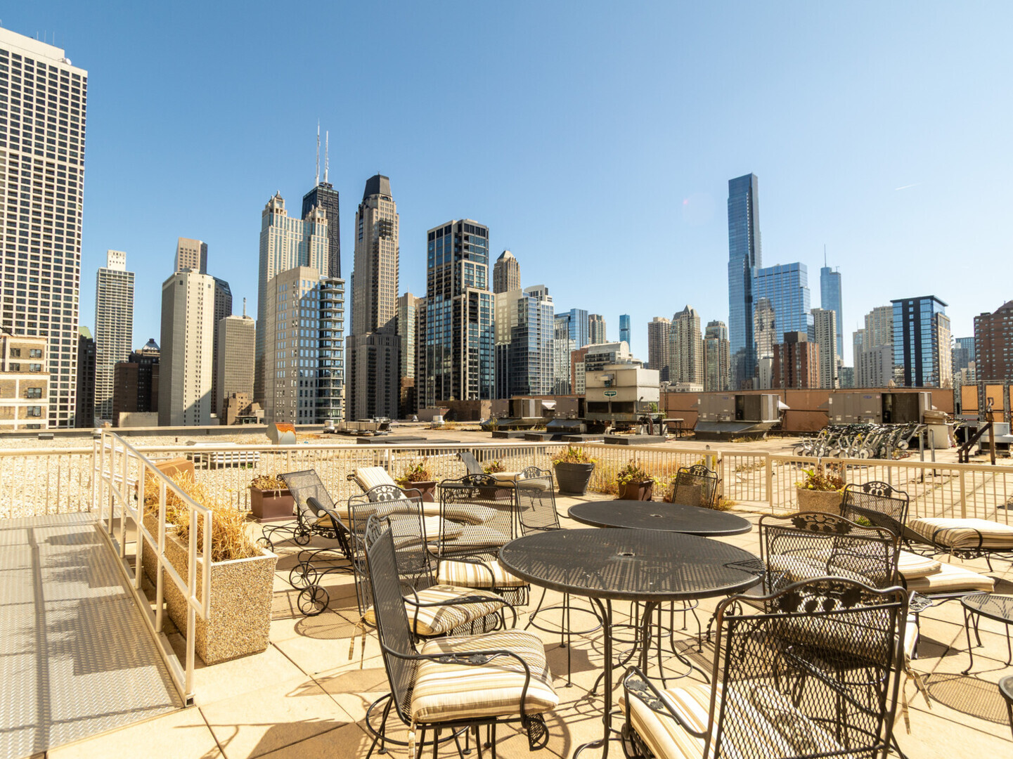 111 W MAPLE Street Unit: 3207