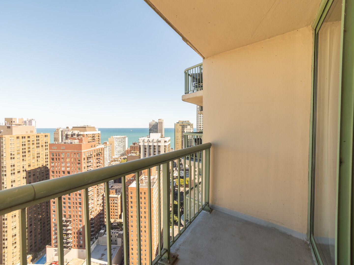 111 W MAPLE Street Unit: 3207