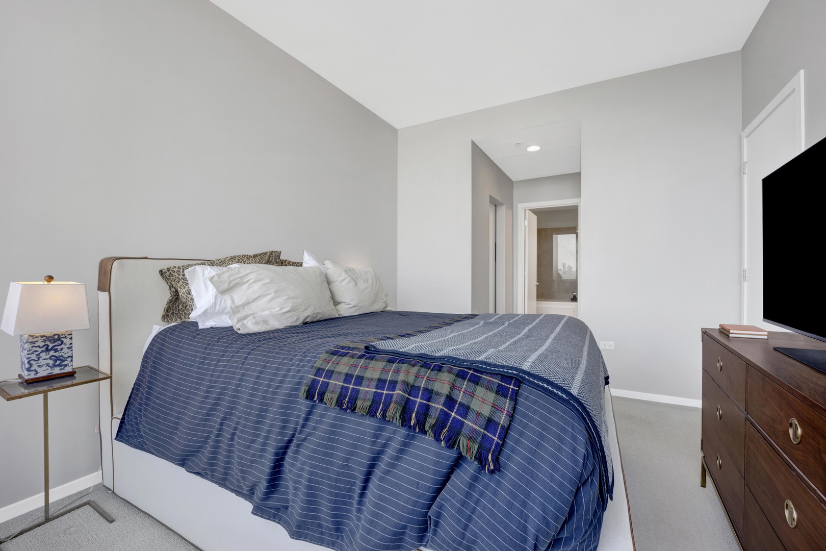 500 W Superior Street Unit: 1004