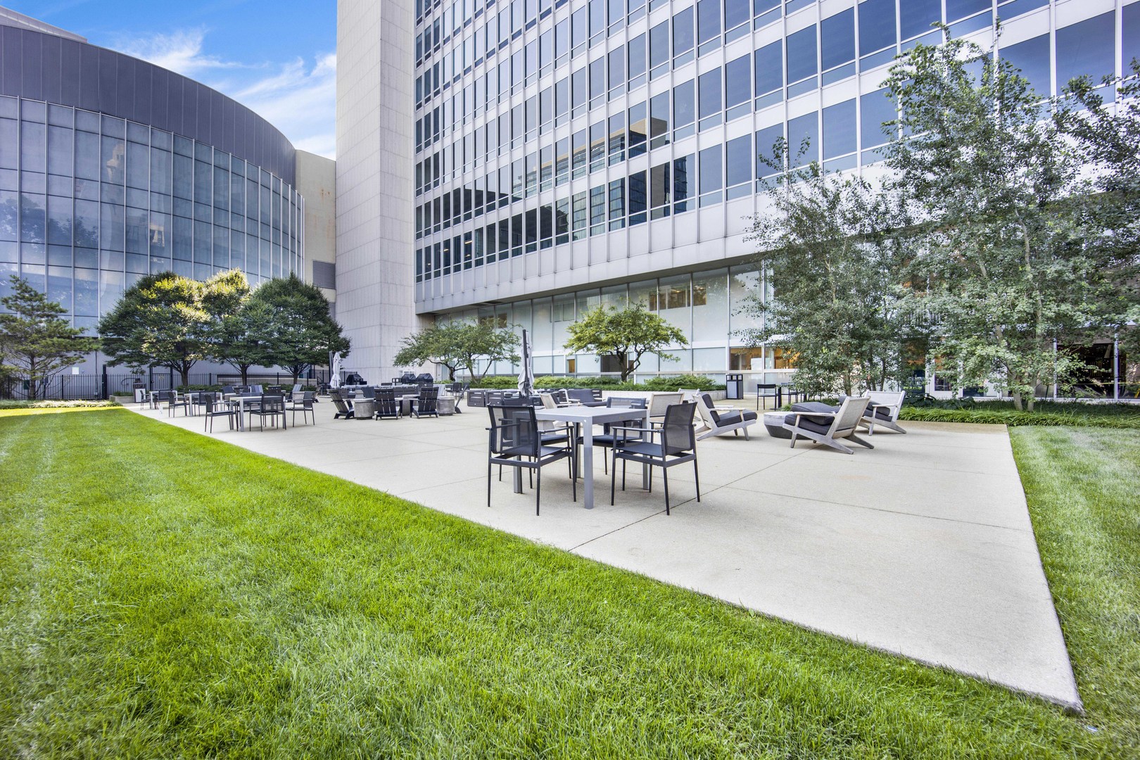 500 W Superior Street Unit: 1004