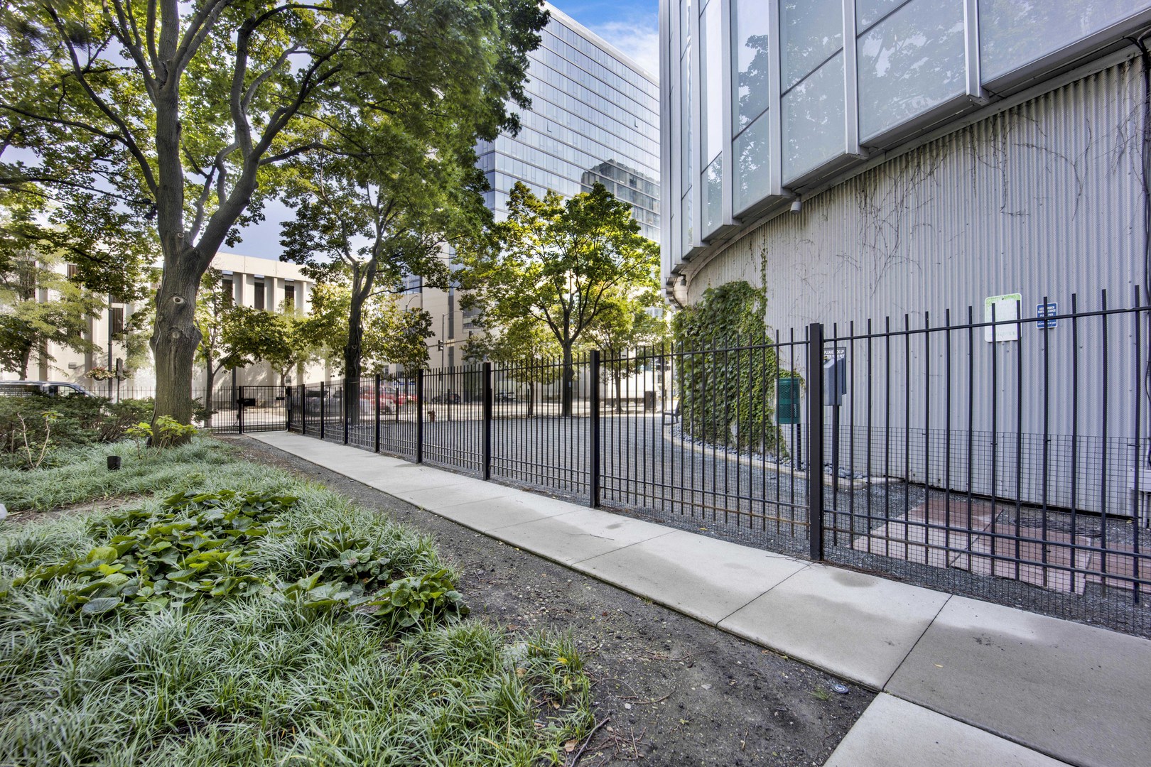 500 W Superior Street Unit: 1004