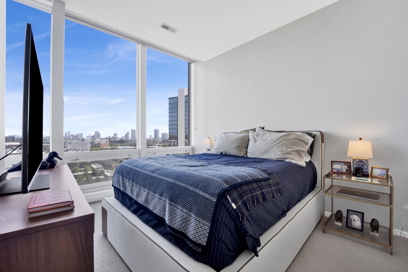 500 W Superior Street Unit: 1004